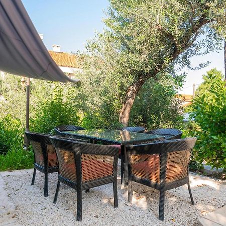 Awesome Apartment In Makarska With Wifi Buitenkant foto