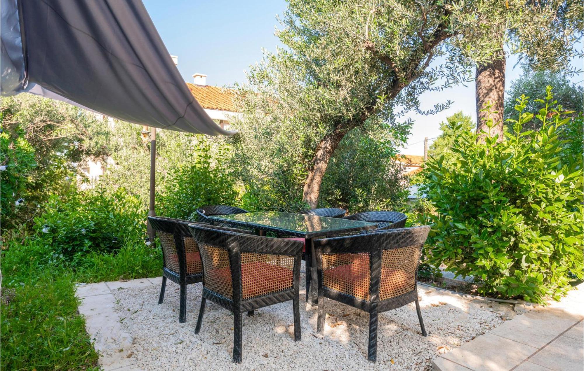 Awesome Apartment In Makarska With Wifi Buitenkant foto
