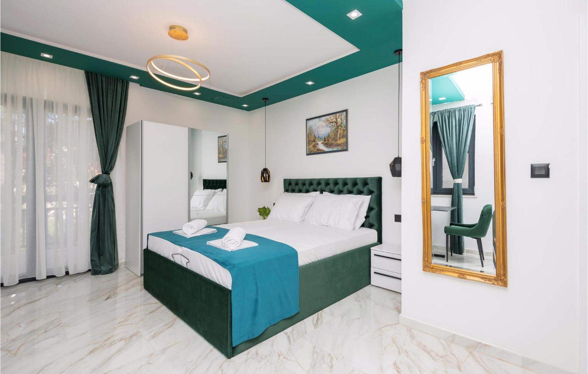 Awesome Apartment In Makarska With Wifi Buitenkant foto
